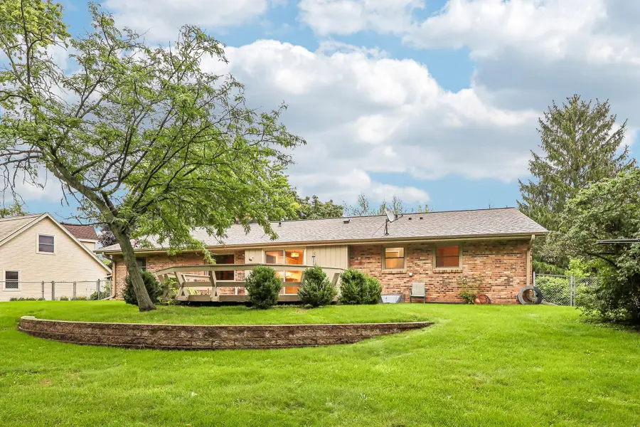 928 Tanglewood Ct, Oconomowoc, WI 53066 - #2