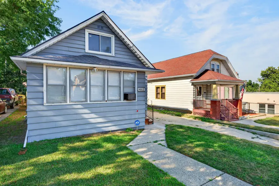 9012 W Greenfield Ave, West Allis, WI 53214 - #2
