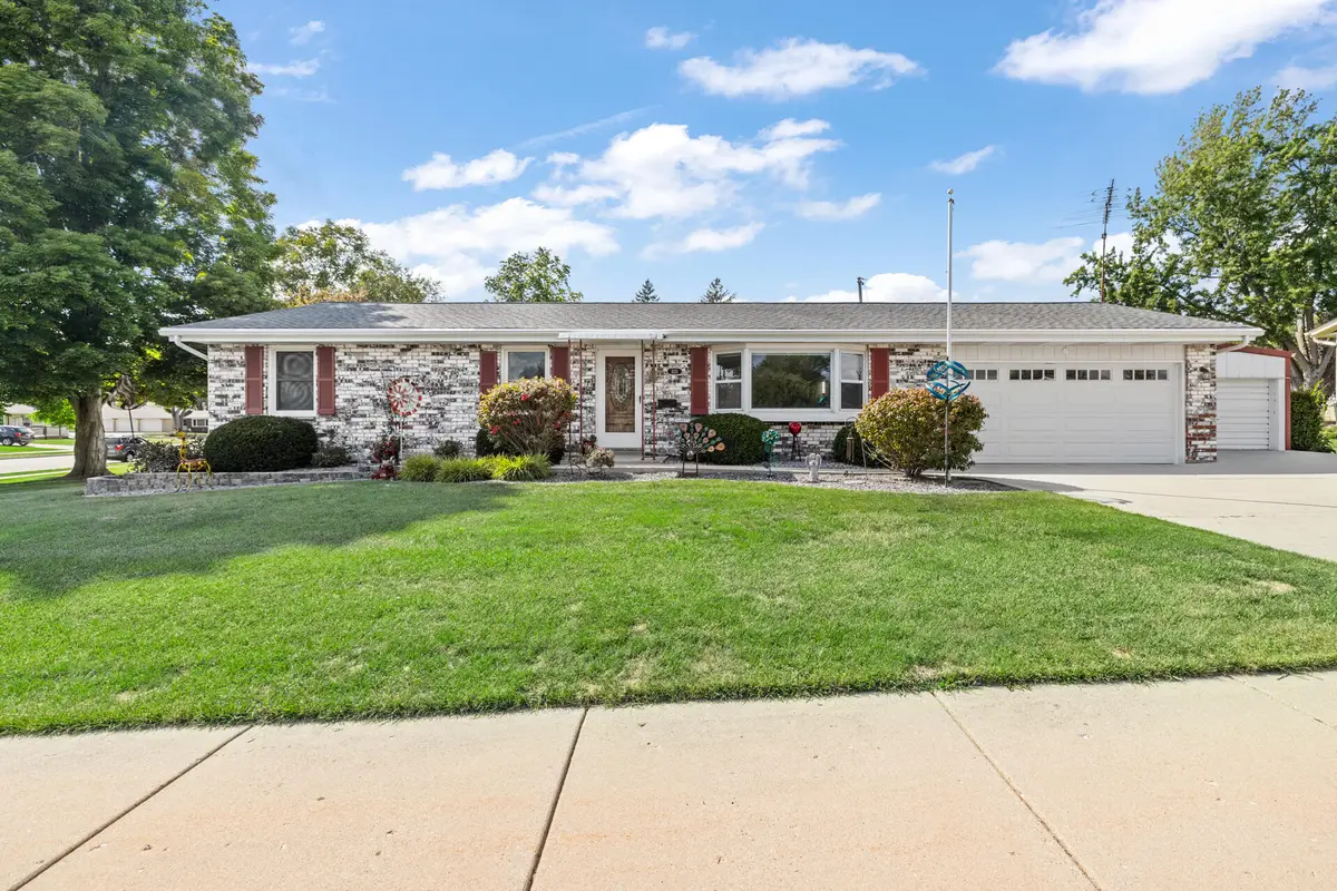 1125 Western Ave, Kewaskum, WI 53040 - #1