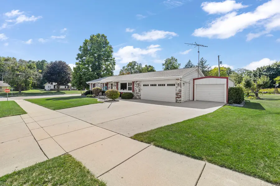 1125 Western Ave, Kewaskum, WI 53040 - #2