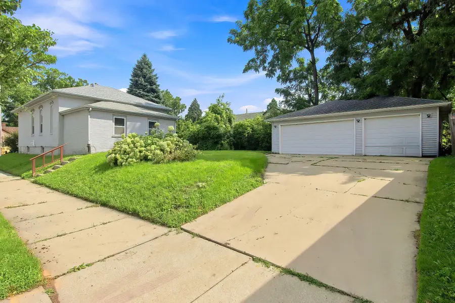 825 St Patrick St, Racine, WI 53402 - #3