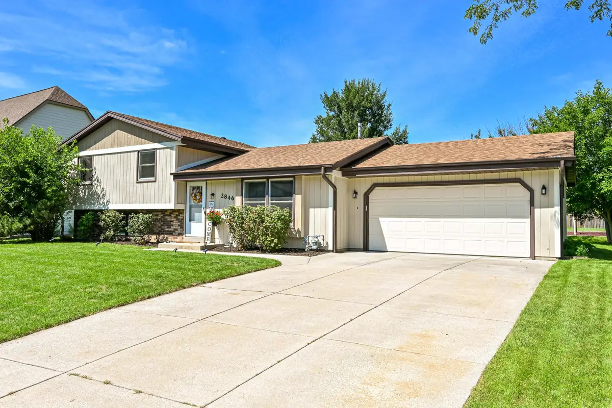 2846 W Briarwood Dr, Franklin, WI 53132 - #1