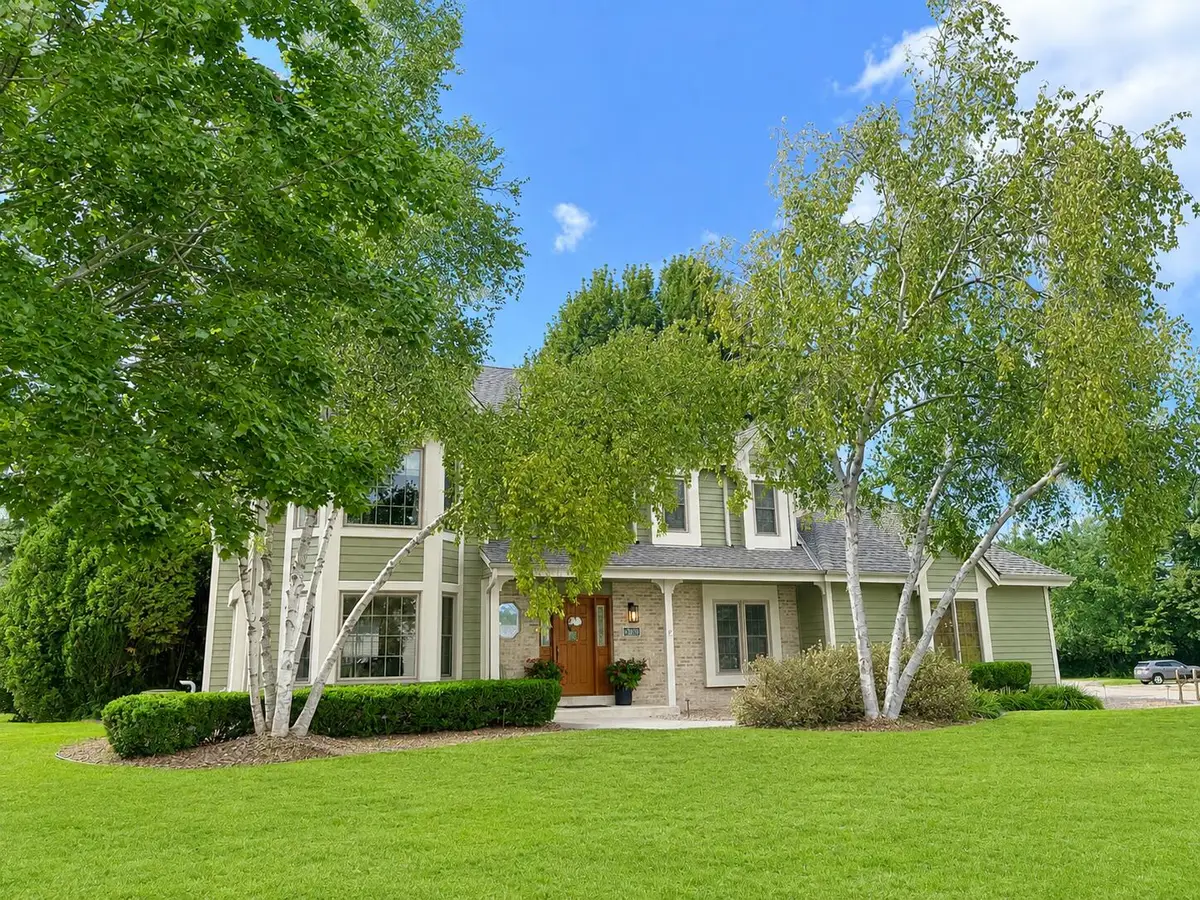 13830 W Linfield Dr, New Berlin, WI 53151 - #1