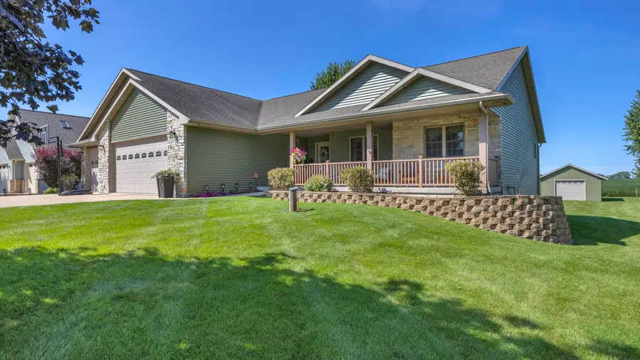 217 N Grant St, Rosendale, WI 54974 - #2