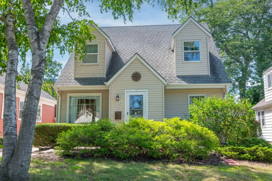 1161 Elm Lawn St, Wauwatosa, WI 53213 - #2