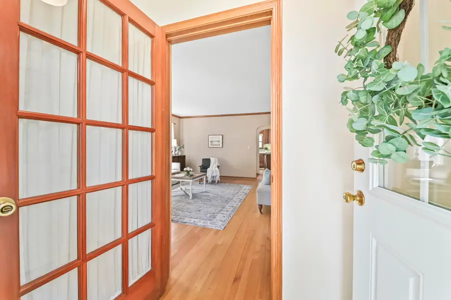 1161 Elm Lawn St, Wauwatosa, WI 53213 - #3