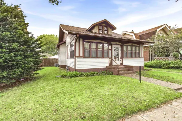 1007 8th St S, La Crosse, WI 54601