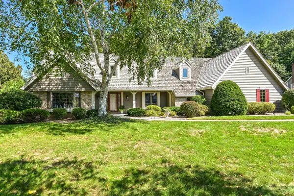 20740 Bartlett Ct, Brookfield, WI 53045