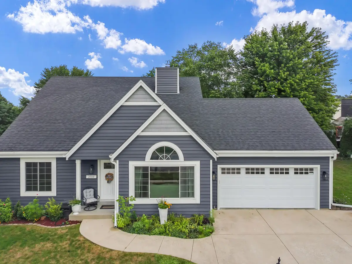 2554 S Sterling Cir, East Troy, WI 53120 - #1