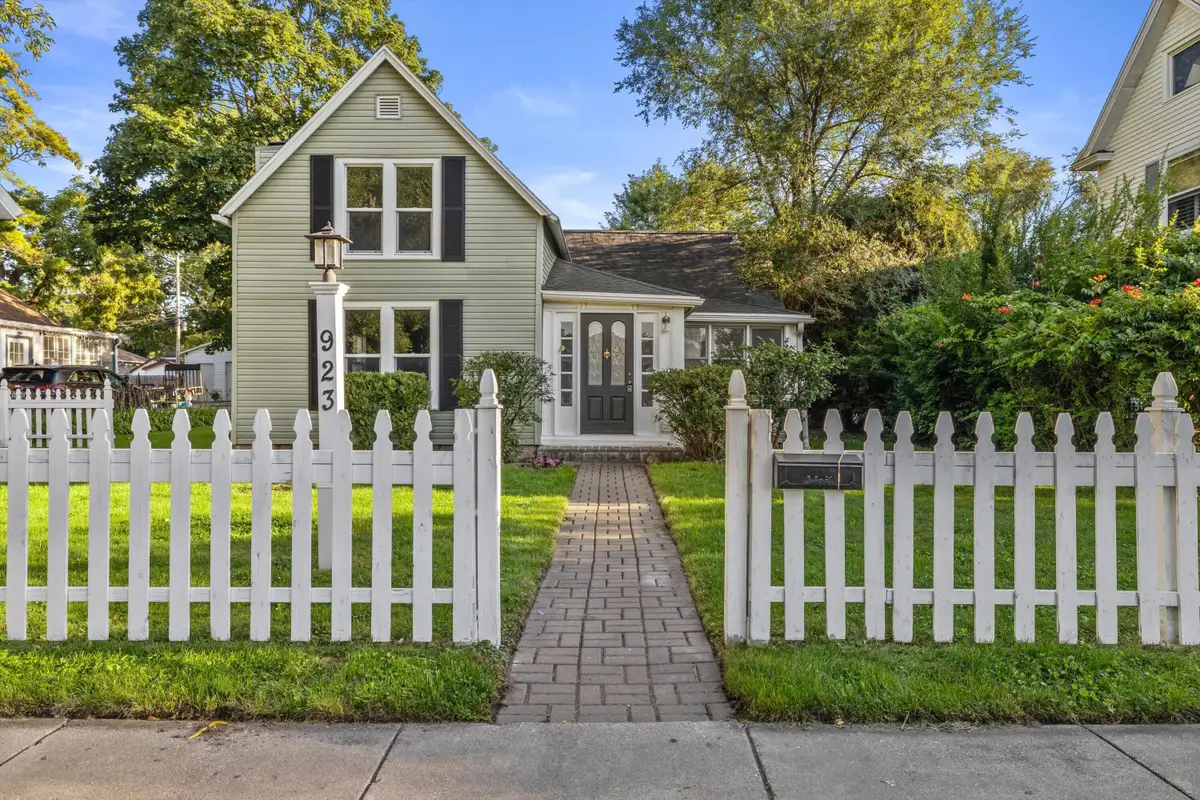 923 Marshall St, Lake Geneva, WI 53147 - #1