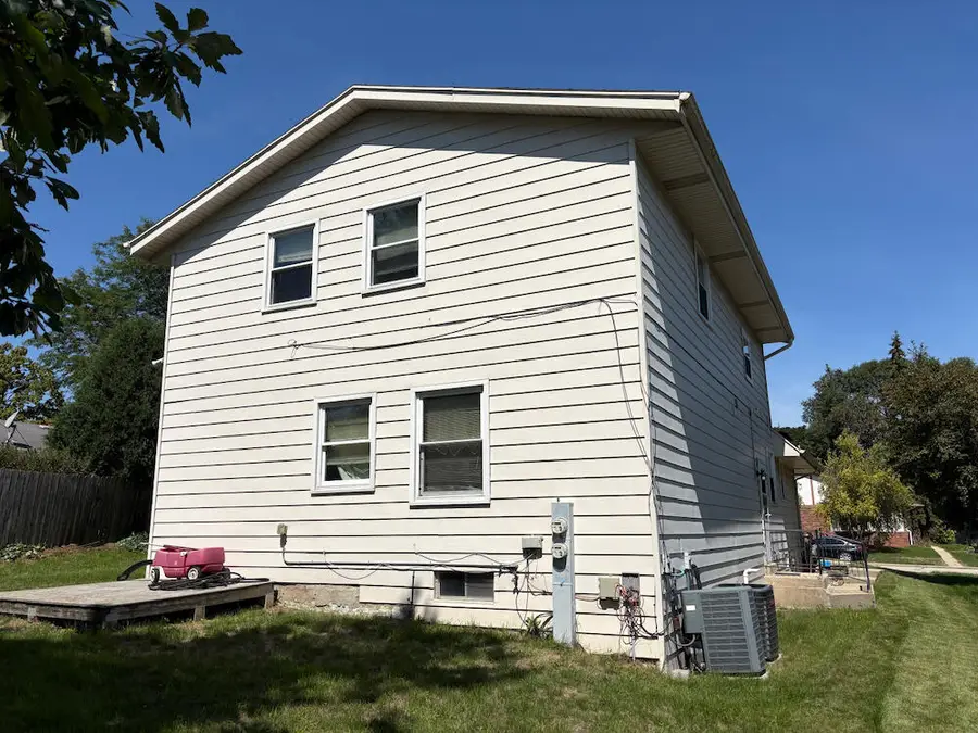 4449 W Tesch Ave, Greenfield, WI 53220 - #2
