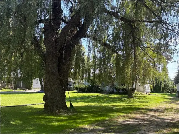 8311 7 Mile Rd, Caledonia, WI 53108