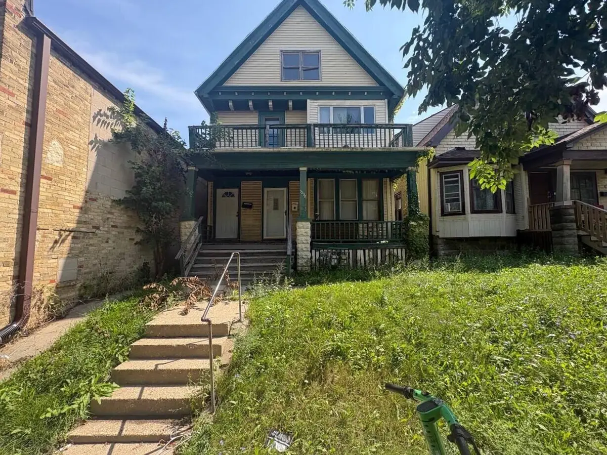 3258 N 33rd St, Milwaukee, WI 53216 - #1
