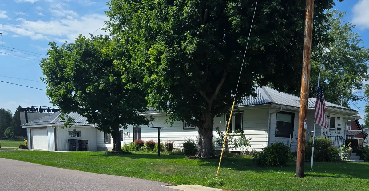 1403 Academy St, Elroy, WI 53929 - #1
