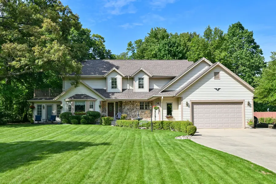 4120 W Puetz Rd, Franklin, WI 53132 - #2