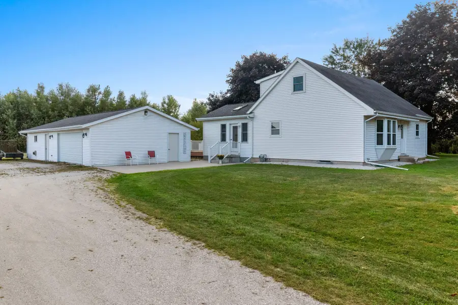 5531 Luckow Ln, Newton, WI 54220 - #2