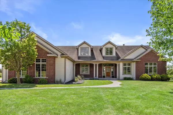 S99W33205 Genevieve Dr, Mukwonago, WI 53149
