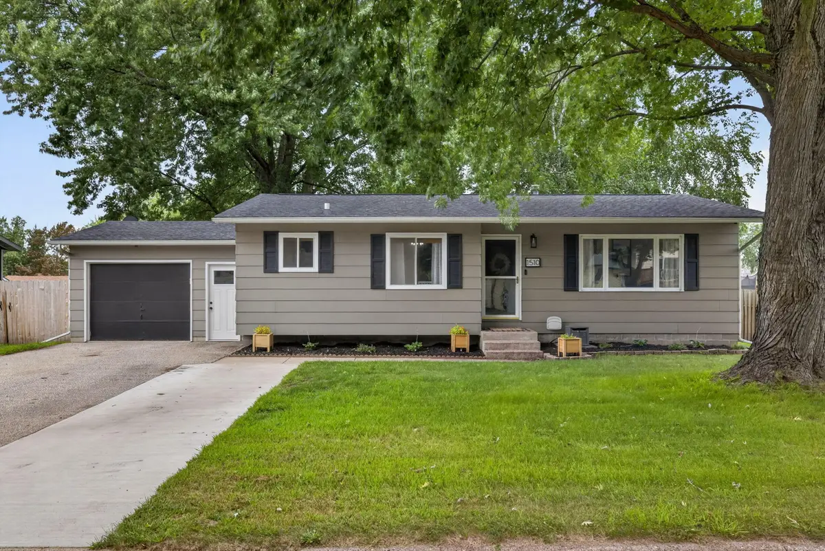 1510 Cliffview Dr, Holmen, WI 54636 - #1