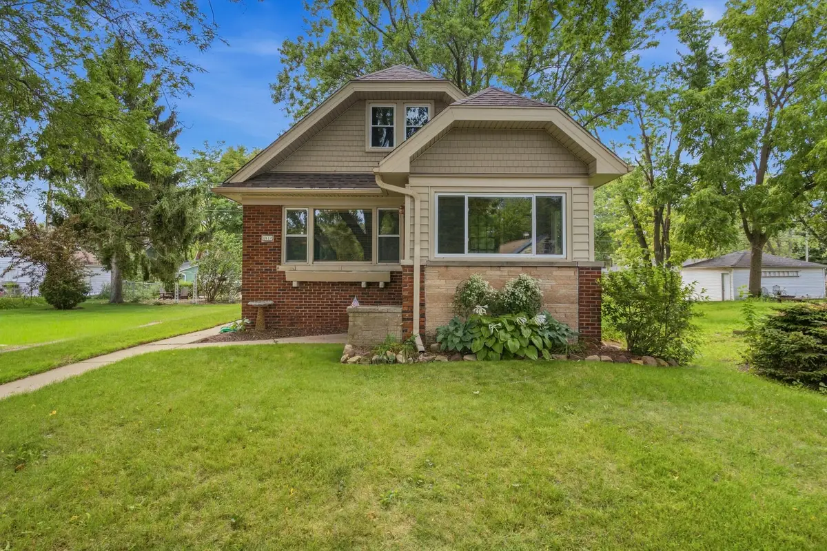 1919 W Marne Ave, Glendale, WI 53209 - #1