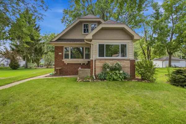 1919 W Marne Ave, Glendale, WI 53209