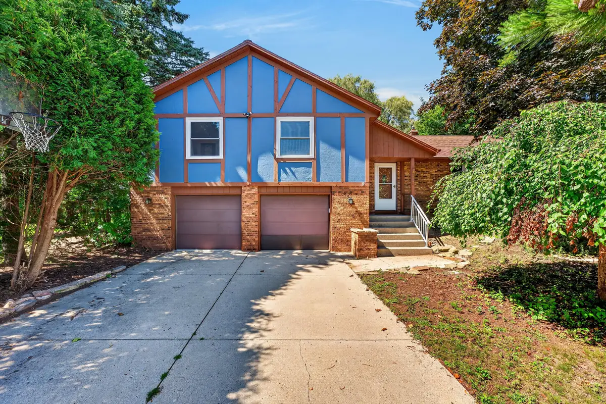 4004 Greenwood Ct, Sheboygan, WI 53081 - #1