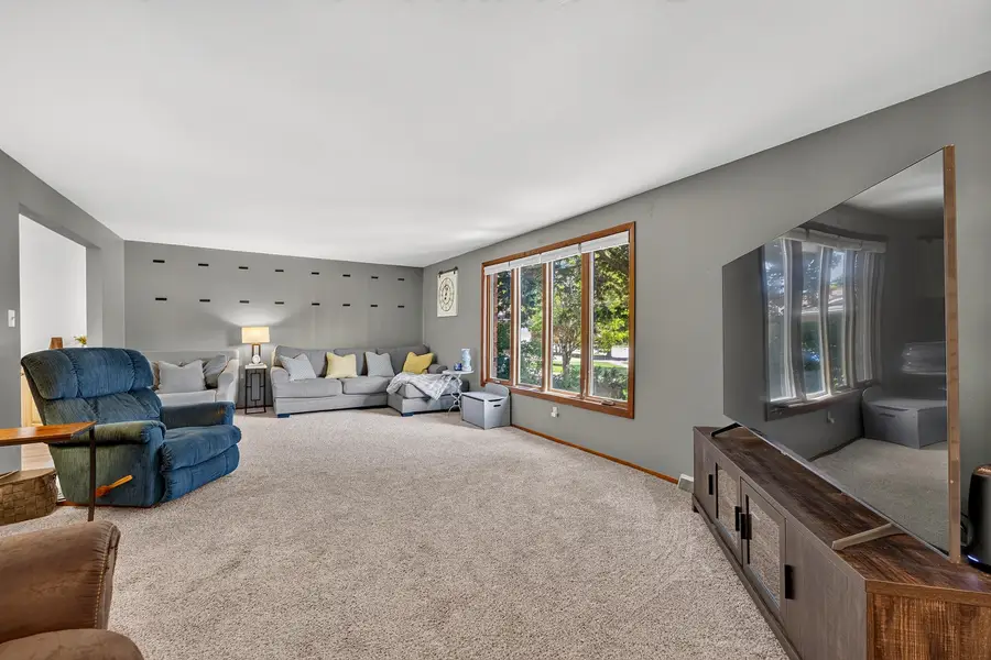 4004 Greenwood Ct, Sheboygan, WI 53081 - #2