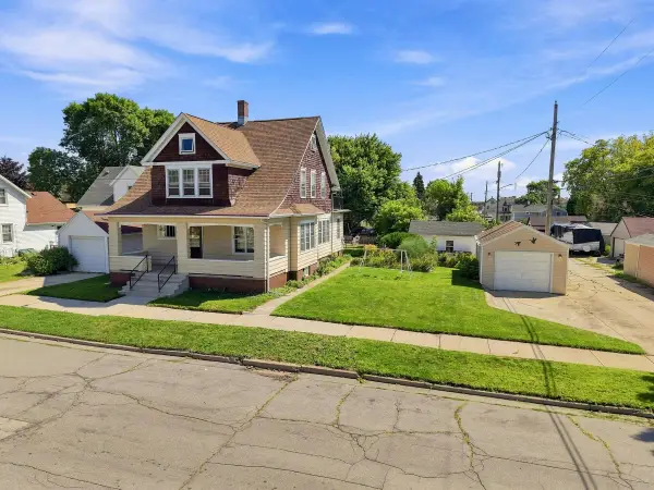 909 S 15th St, Sheboygan, WI 53081