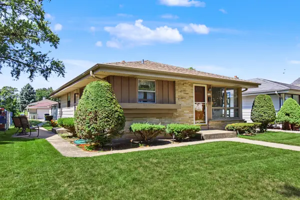 4749 N 90th St, Milwaukee, WI 53225