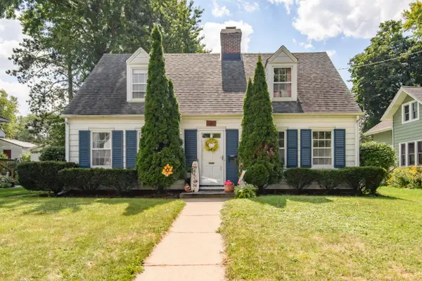 129 W Laflin Ave, Waukesha, WI 53186
