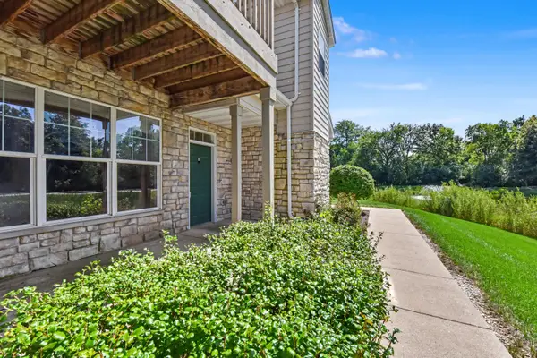 N16W26559 Meadowgrass Cir, Pewaukee, WI 53072