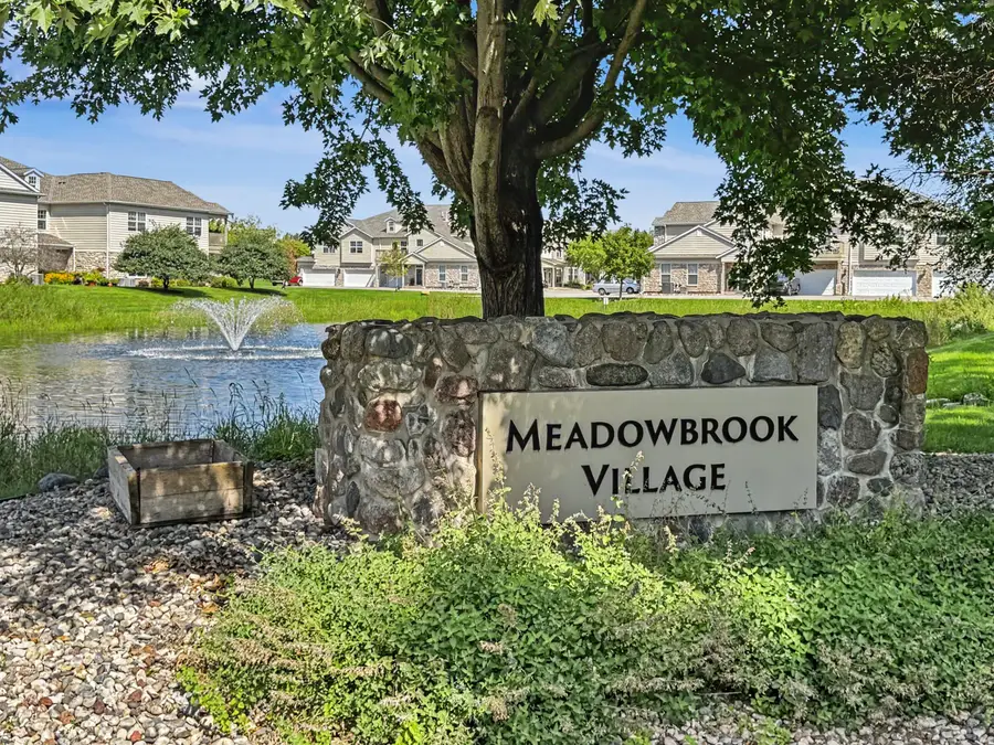 N16W26559 Meadowgrass Cir, Pewaukee, WI 53072 - #2