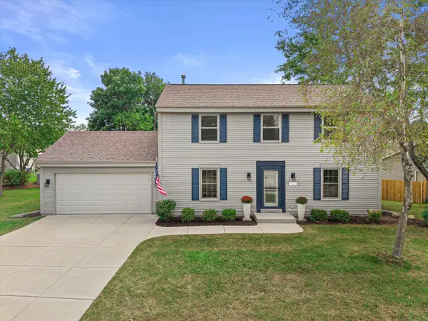 1927 Cliff-alex Ct N, Waukesha, WI 53189