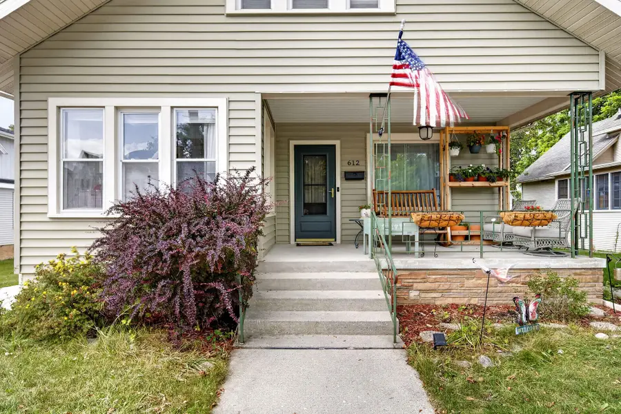 612 Pine St, Sheboygan Falls, WI 53085 - #2