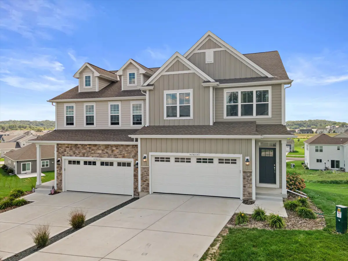 N67W25383 Breckenridge Ct, Sussex, WI 53089 - #1