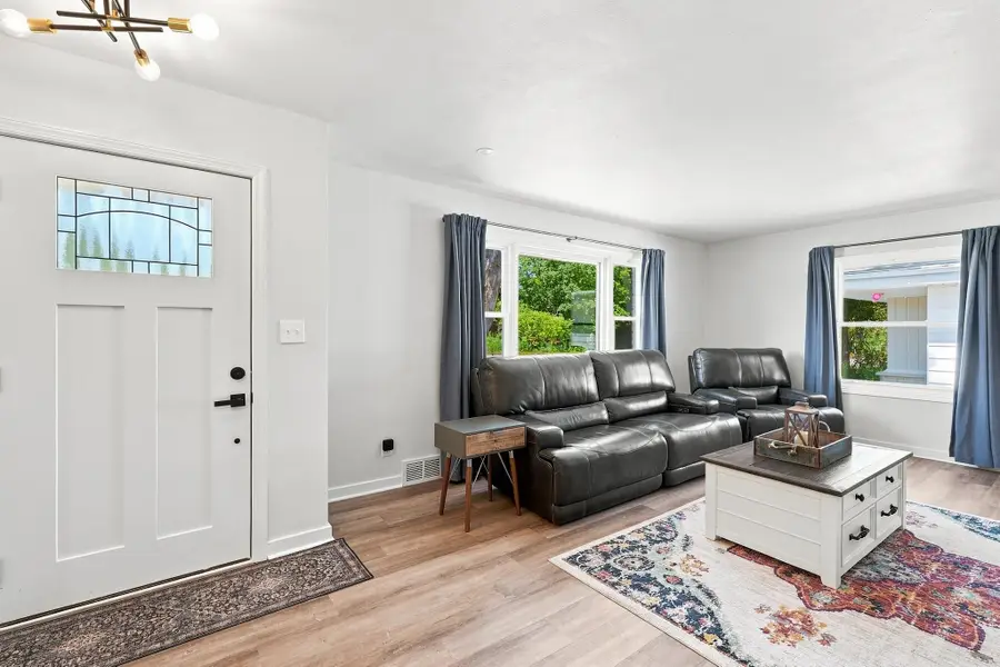 3430 N Mayfair Rd, Wauwatosa, WI 53222 - #2