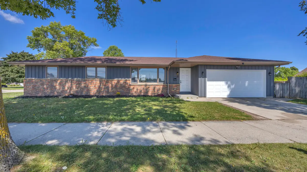 2324 Superior Ave, Sheboygan, WI 53081 - #1