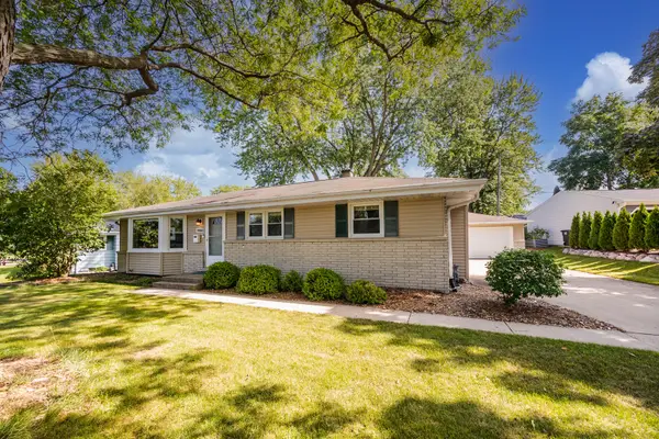 N86W14553 Macarthur Dr, Menomonee Falls, WI 53051