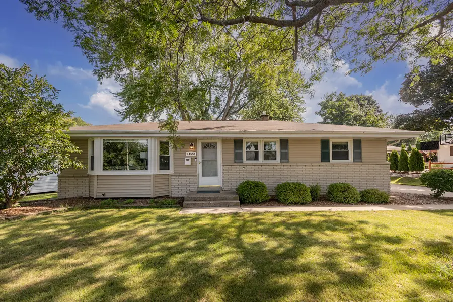 N86W14553 Macarthur Dr, Menomonee Falls, WI 53051 - #2