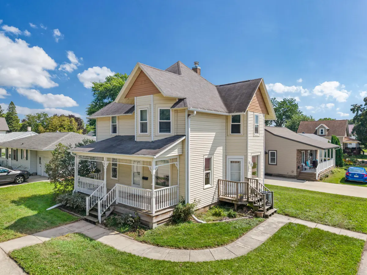 304 Jefferson St E, Caledonia, MN 55921 - #1
