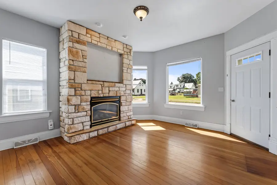 304 Jefferson St E, Caledonia, MN 55921 - #2