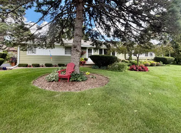 N56W15810 Bette Dr, Menomonee Falls, WI 53051