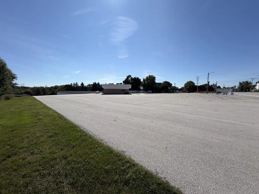 536 Madison Ave, Howards Grove, WI 53083 - #2