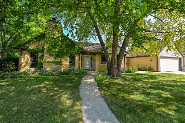 2202 Lefeber Ave, Wauwatosa, WI 53213