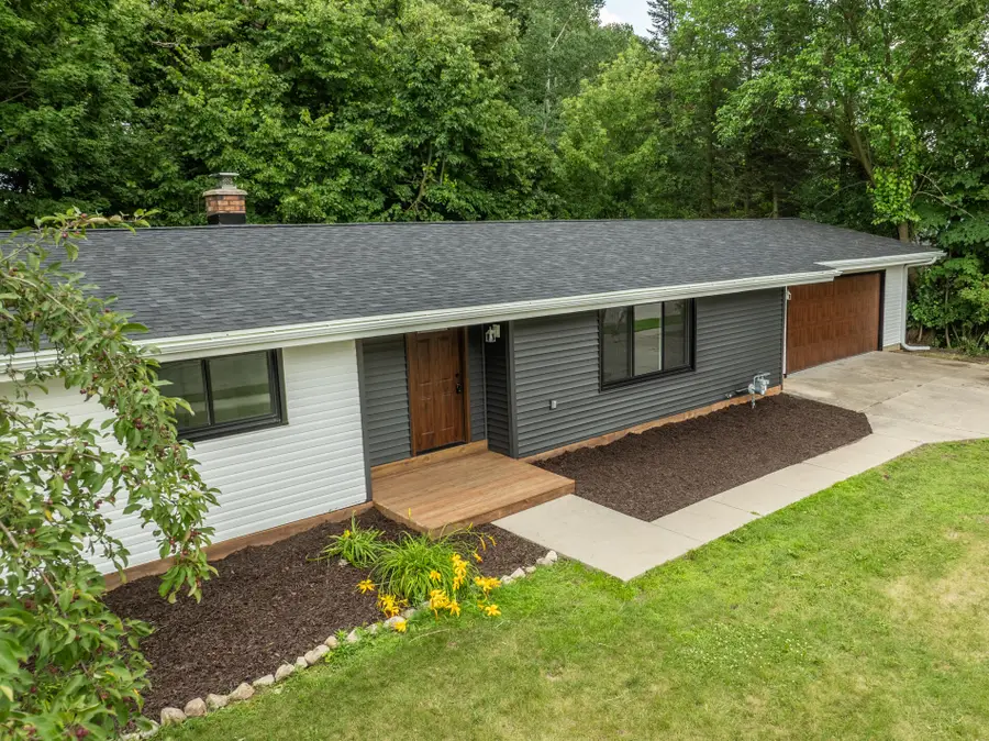 2421 Skyline Dr, West Bend, WI 53090 - #2