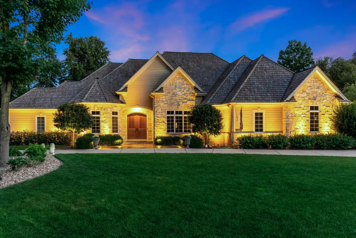20765 Lincolnshire Ct, Brookfield, WI 53045 - #1