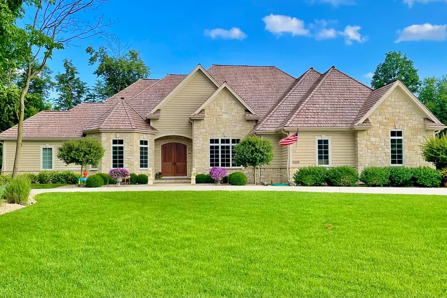 20765 Lincolnshire Ct, Brookfield, WI 53045 - #2