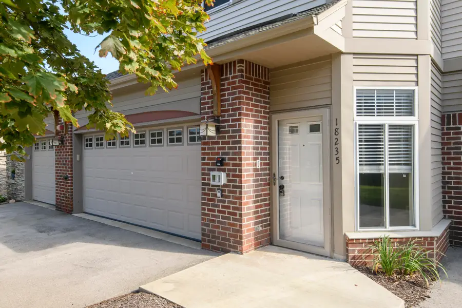 18235 W Wisconsin Ave, Brookfield, WI 53045 - #3