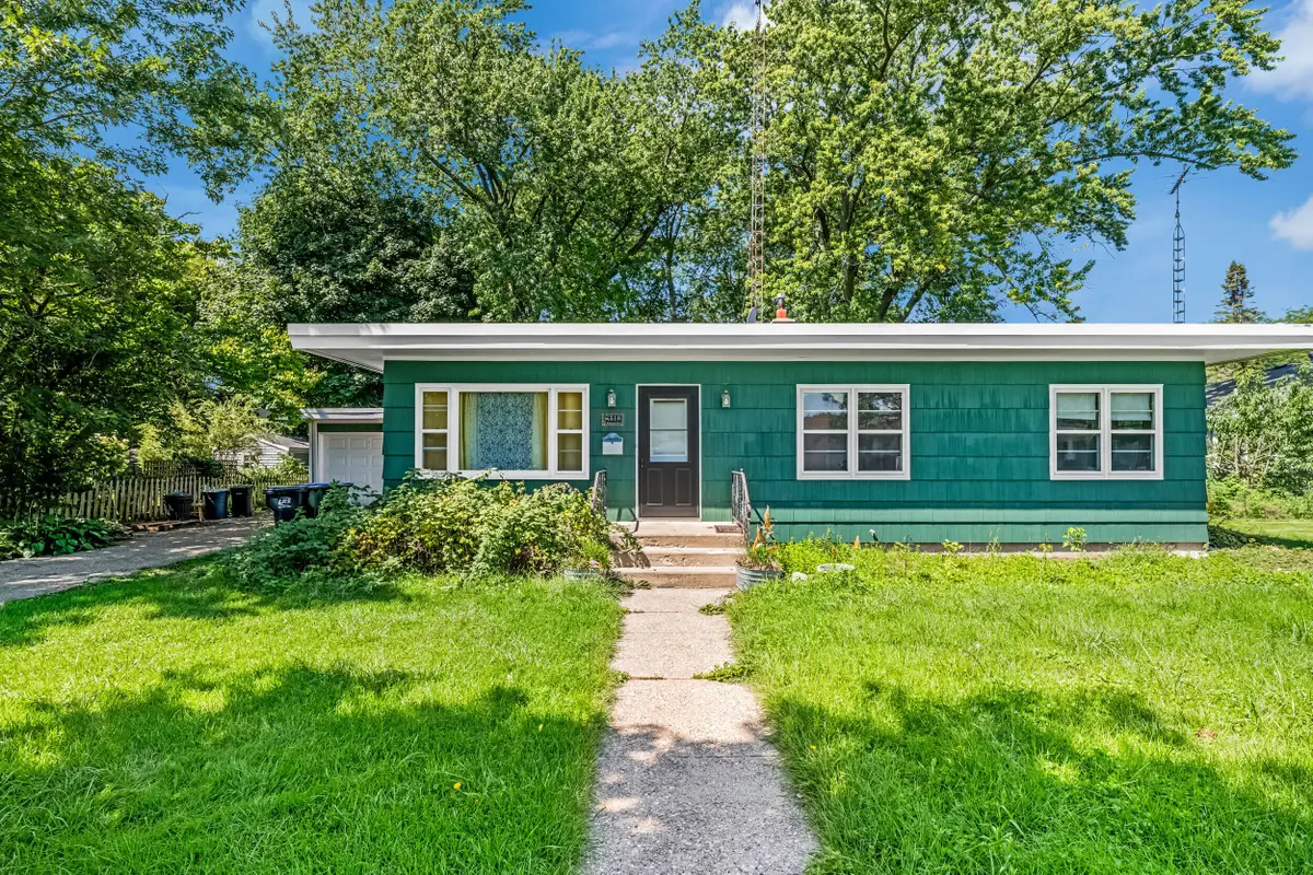 516 N Washington St, Elkhorn, WI 53121 - #1