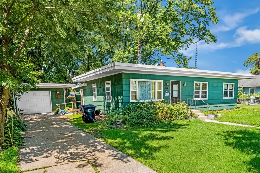 516 N Washington St, Elkhorn, WI 53121 - #3