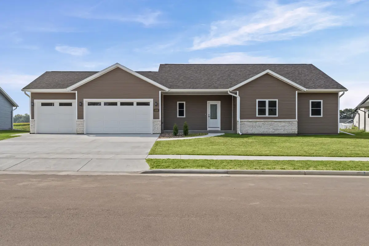 1222 Leo Dr, Holmen, WI 54636 - #1